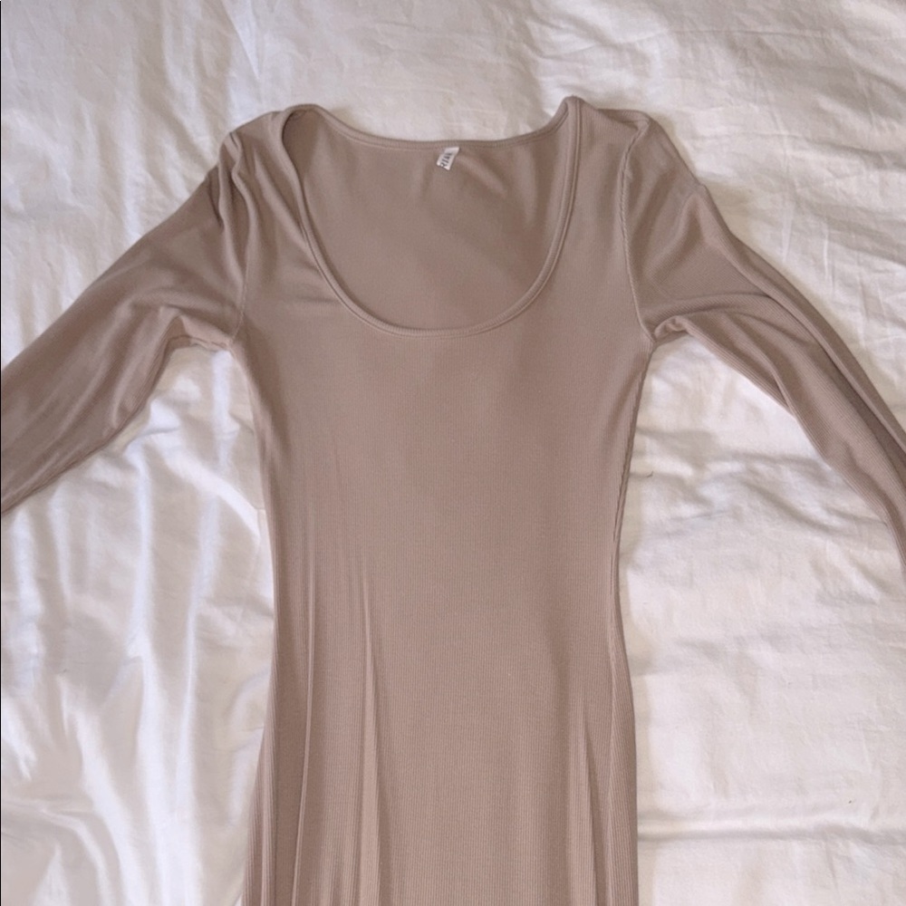 ReoRia Long Sleeve Scoop Neck Fitted Maxi Dress in Beige - Picture 2 of 3